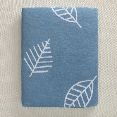 1,5-спальное байковое одеяло "Листья" синее - миниатюра фотографии товара в каталоге ЛиноБамбино