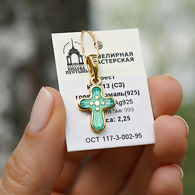 Фото товара "Позолоченный крестик КРЭ13 зеленая эмаль" из магазина ЛиноБамбино