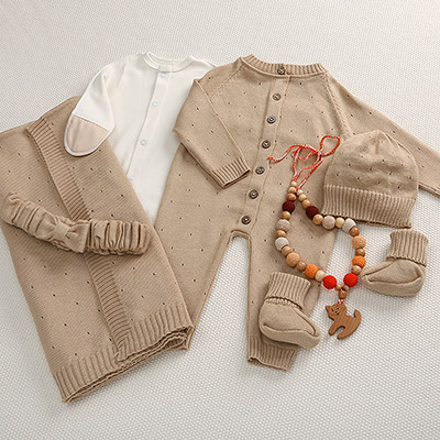 Фото товара "Набор комбинезон с пледом "Капелька" карамель" из магазина ЛиноБамбино