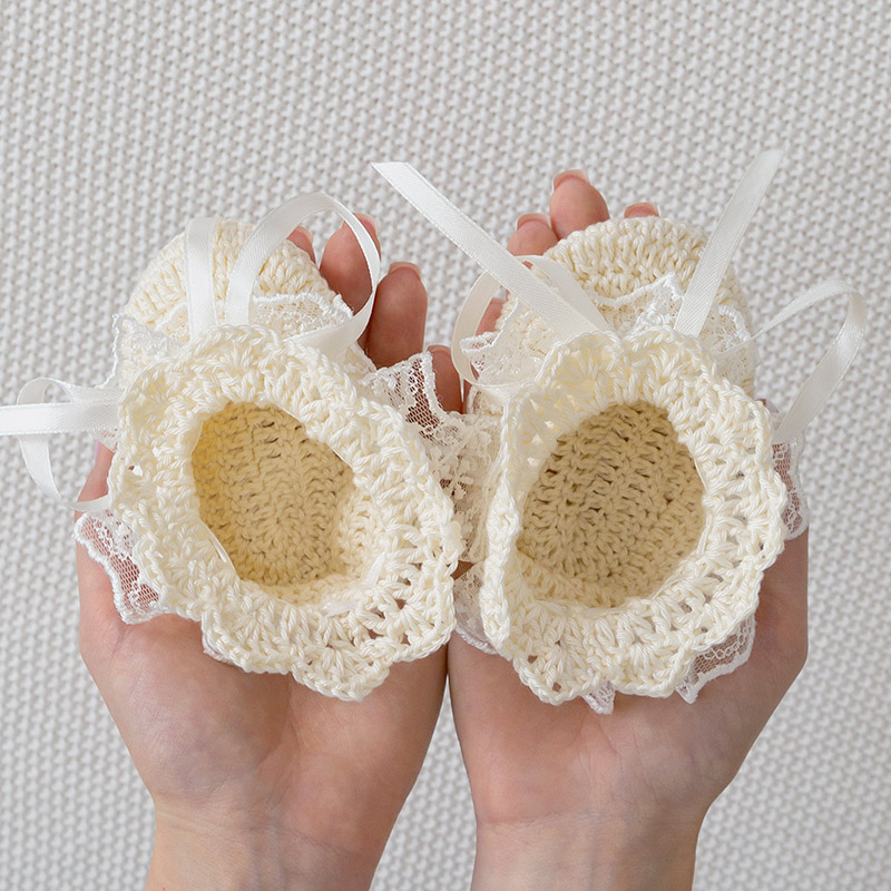 Вязаные пинетки молочные "Кружевные" фото 1