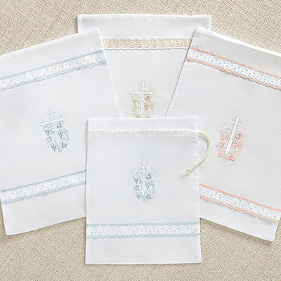 Фото товара "Мешочек для крестильных принадлежностей "Крест с лозой"" при наведении