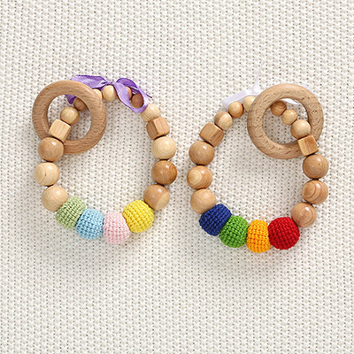 Фото товара "Деревянно-вязаный грызунок с подвижным колечком" из магазина ЛиноБамбино