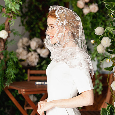 Фото товара "Большая кружевная косынка "Серебряный дождь"" из магазина ЛиноБамбино