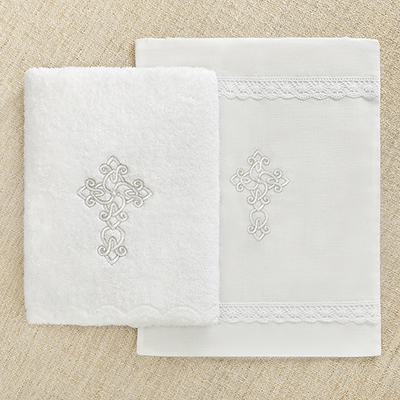 Фото товара "Классическое крестильное полотенце "Ажурный крестик"" при наведении