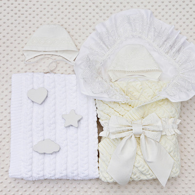 Комплект на выписку "Конфетти" молочный