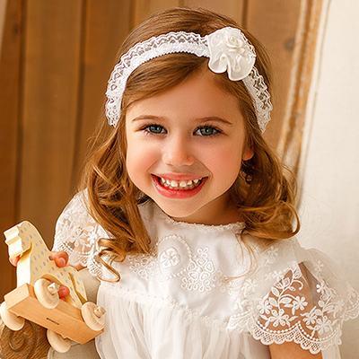 Фото товара "Кружевная повязка с розочкой "Анастасия"" из магазина ЛиноБамбино