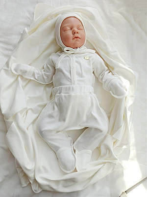 Фото товара "Комплект на выписку 6 предметов, молочный" из магазина ЛиноБамбино