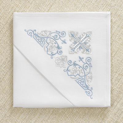 Пеленка для крещения с капюшоном "Лучистый крест" - миниатюра фотографии товара в каталоге ЛиноБамбино