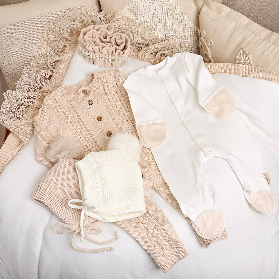 Вязаный комплект на выписку "Жемчуг" бежевый фото 9