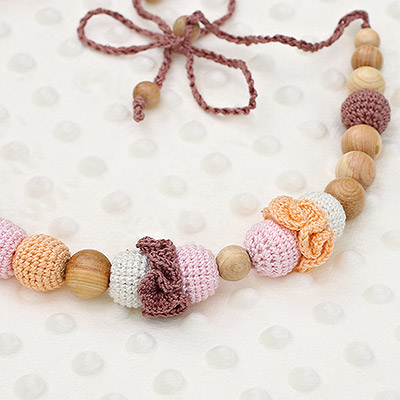 Фото товара "Слингобусы Карамель, деревянно-вязаная игрушка" из магазина ЛиноБамбино