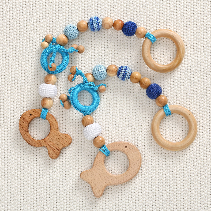 Грызунок Рыбка, деревянно-вязаная игрушка фото 1