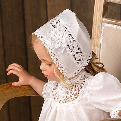 Фото товара "Чепчик с кружевным цветком "Катерина"" из магазина ЛиноБамбино