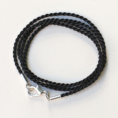 Фото товара "Гайтан "Черный", замок-простой" из магазина ЛиноБамбино