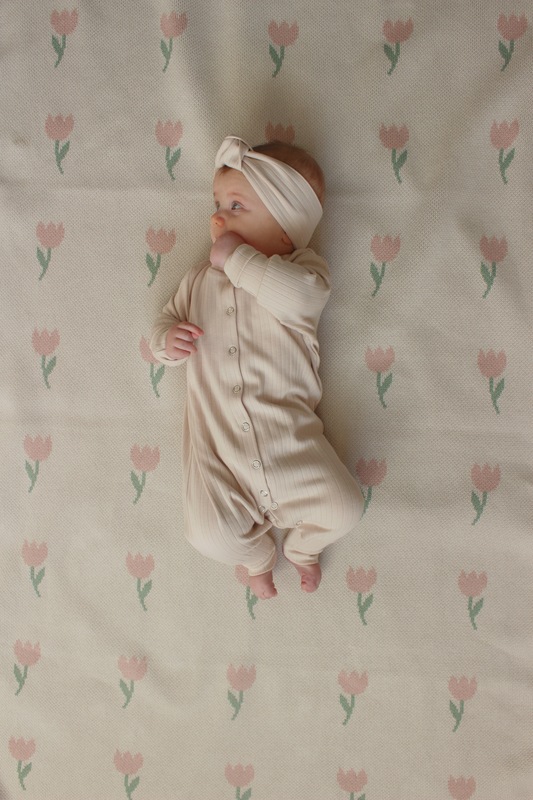 Плед вязаный тюльпаны ,топленое молоко фото 3