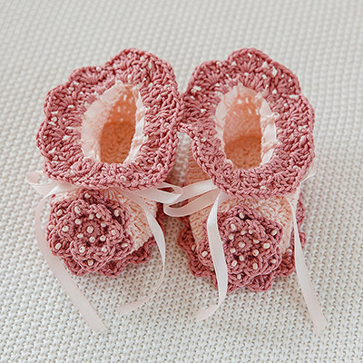 Фото товара "Бисерные пинетки для девочки "Ягодка"" из магазина ЛиноБамбино