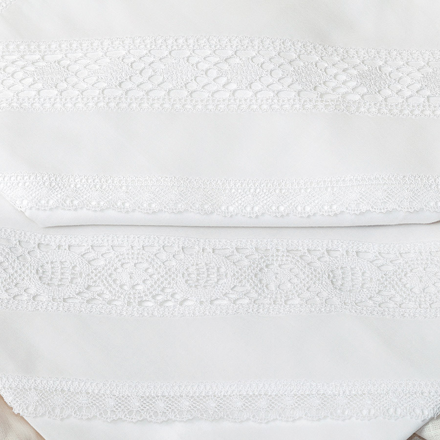 Крестильная пеленка с кружевной вставкой фото 6