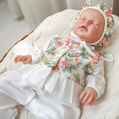 Фото товара "Трикотажный чепчик "Цветочный"" из магазина ЛиноБамбино