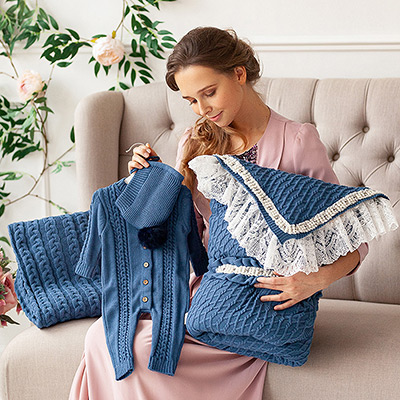 Фото товара "Вязаный комплект на выписку "Жемчуг" парламент" из магазина ЛиноБамбино