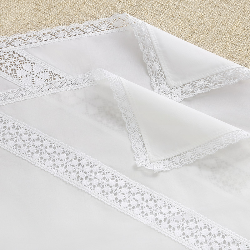 Крестильная пеленка с кружевной вставкой фото 9