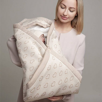 Фото товара "Конверт-плед "Сердечки"" из магазина ЛиноБамбино