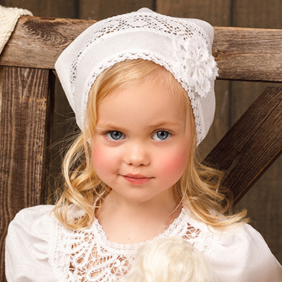 Фото товара "Нарядная льняная косынка "Катерина" с цветочком" из магазина ЛиноБамбино