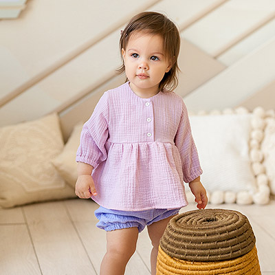 Фото товара "Костюмчик из муслина Дуэт сиренево-пудровый для девочки" при наведении