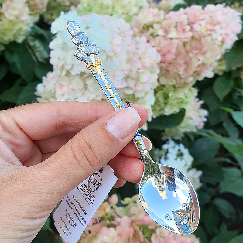 Серебряная тактильная ложка "Зайка" фото 1