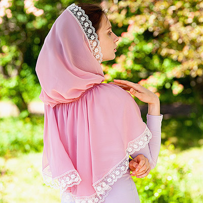 Фото товара "Шифоновый платок с капюшоном "Пион"" из магазина ЛиноБамбино