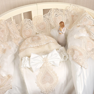 Фото товара "Комплект на выписку девочки "Маркиза" молочно-бежевый" из магазина ЛиноБамбино