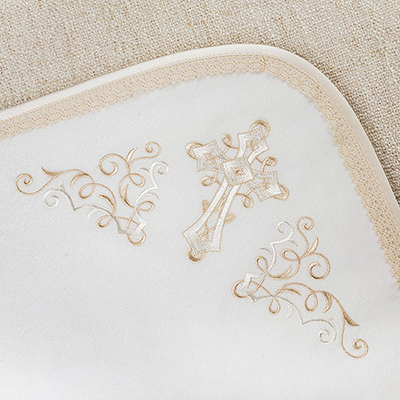 Тёплая пеленка для крещения "Крестик с завитками" - миниатюра фотографии товара в каталоге ЛиноБамбино