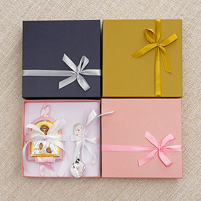 Цветная коробочка с бантиком для серебряного набора - миниатюра фотографии товара в каталоге ЛиноБамбино