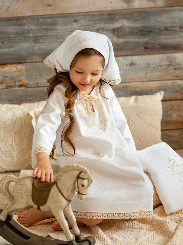 Фото товара "Крестильная косынка "Ульяна"" из магазина ЛиноБамбино