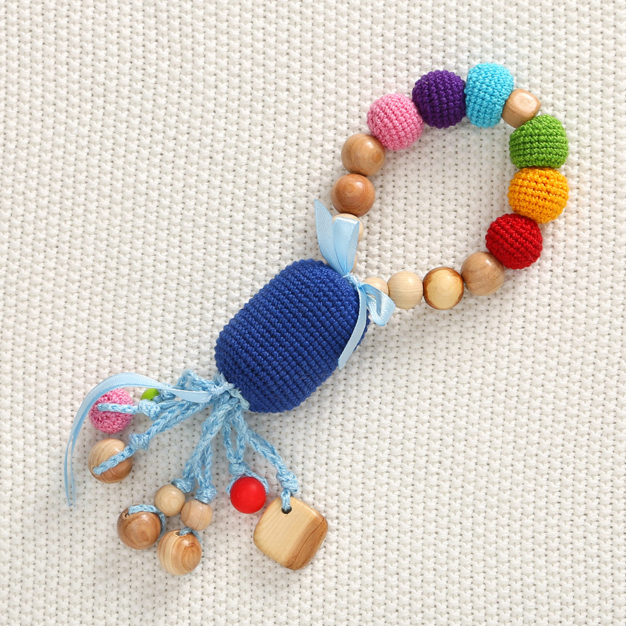 Вязаная слинго-погремушка фото 2