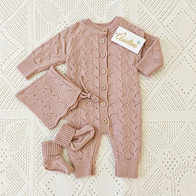 Комплект  "Нила" на выписку, пудра - миниатюра фотографии товара в каталоге ЛиноБамбино