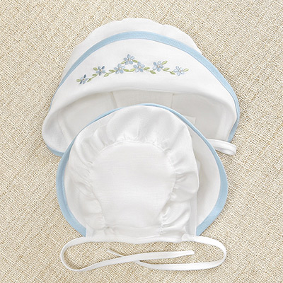 Фото товара "Чепчик-капор с вышивкой "Незабудка"" из магазина ЛиноБамбино