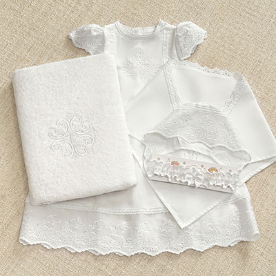 Фото товара "Крестильный набор для девочки "Елена" с полотенцем " при наведении