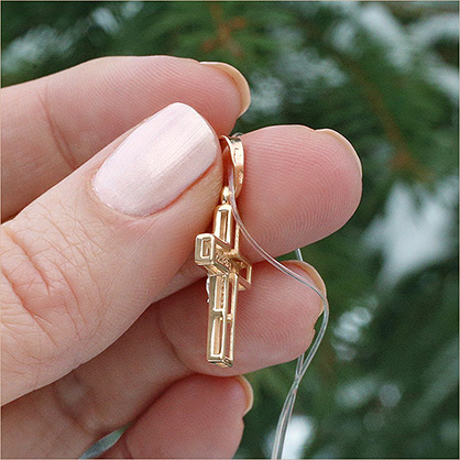 Фото товара "Золотой крестик 12173АКВ" при наведении