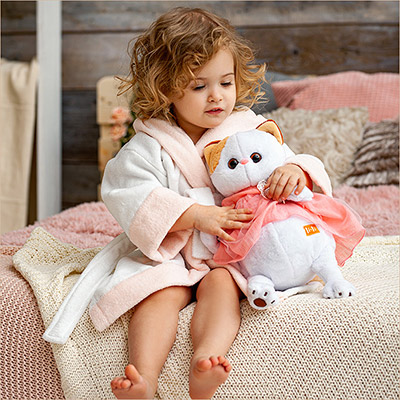 Фото товара "Махровый халат для девочки бело-розовый" при наведении