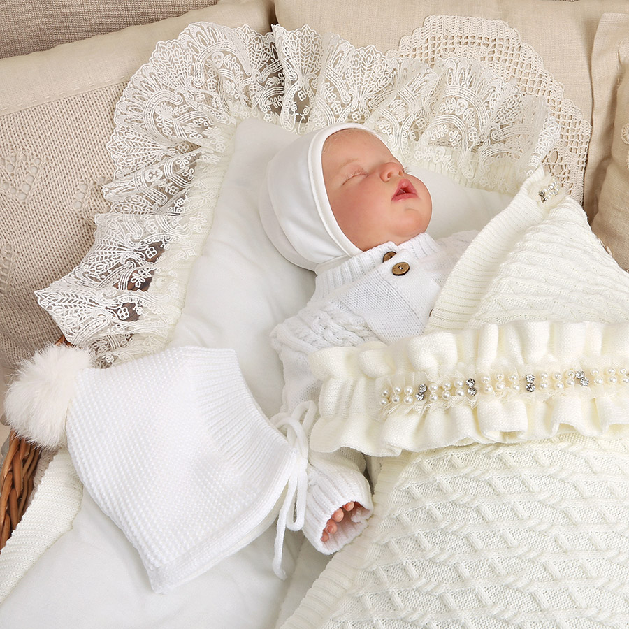 Вязаная шапочка-чепчик белый с помпоном фото 5