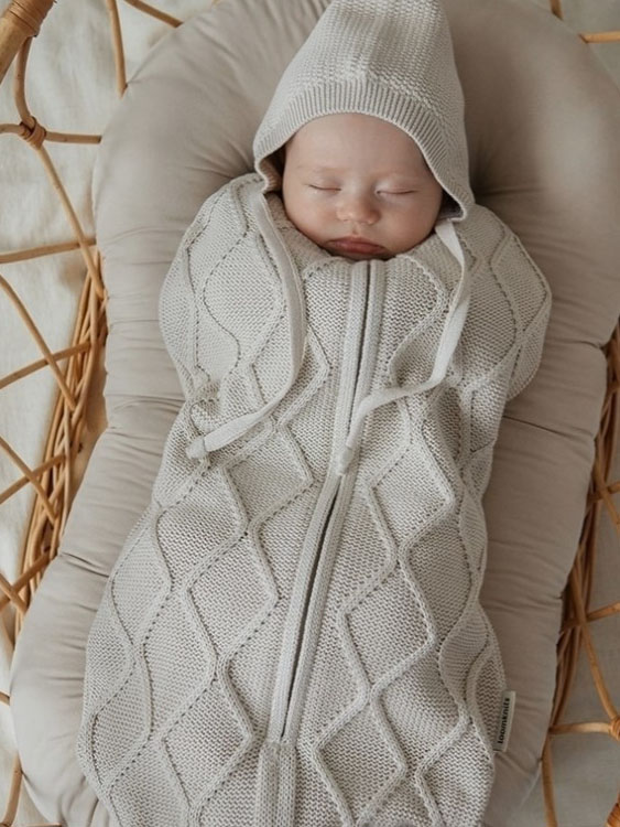 Вязаный пеленальный кокон Оливер топленое молоко фото 2