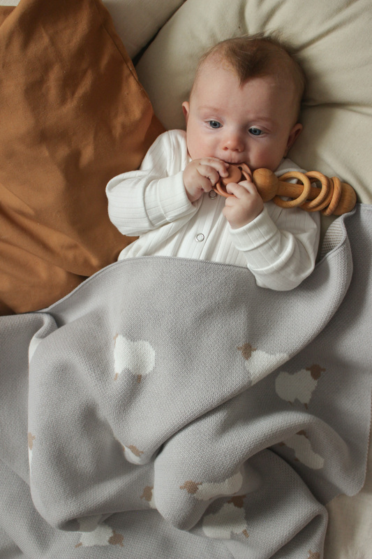 Плед вязаный Овечки, серый фото 2