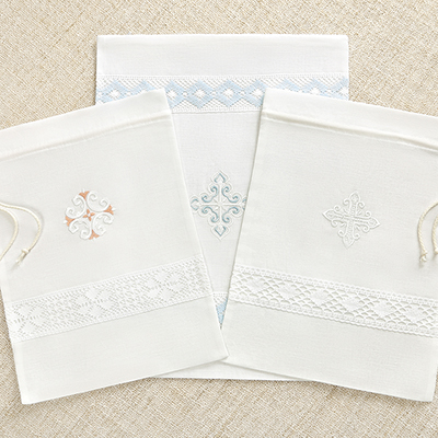 Мешочек для крестильных принадлежностей с кружевной вставкой - миниатюра фотографии товара в каталоге ЛиноБамбино