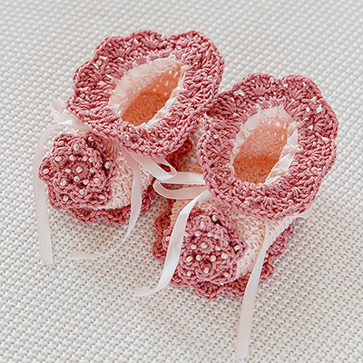 Бисерные пинетки для девочки "Ягодка" - миниатюра фотографии товара в каталоге ЛиноБамбино