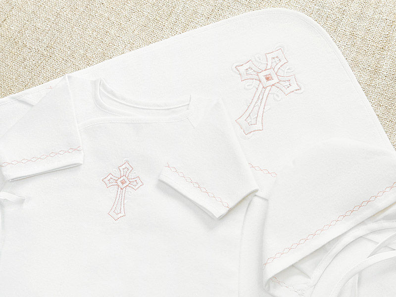 Крестильный комплект "Розовое перышко" с пеленкой фото 3