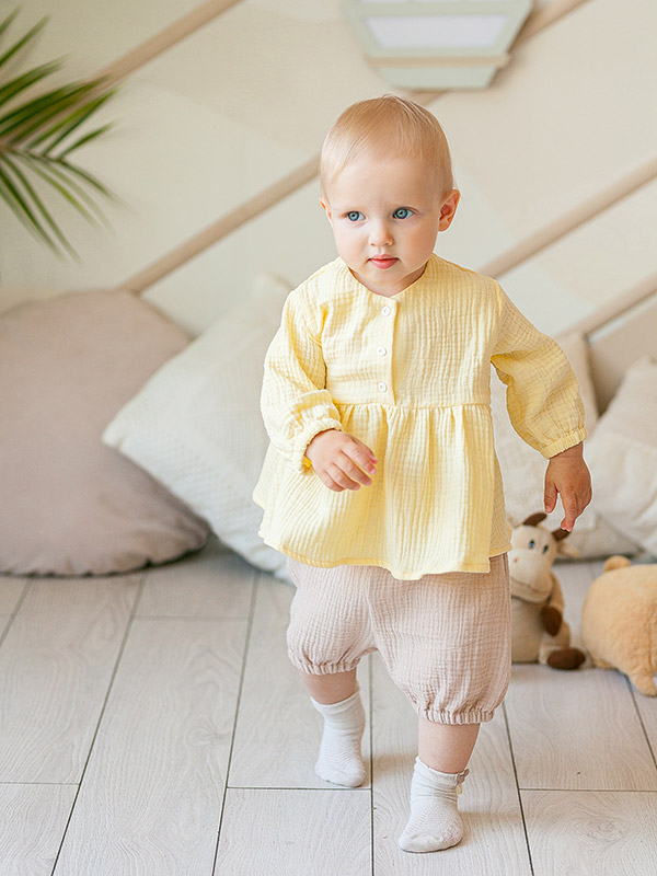 Костюмчик из муслина Дуэт бежево-желтый для девочки фото 1