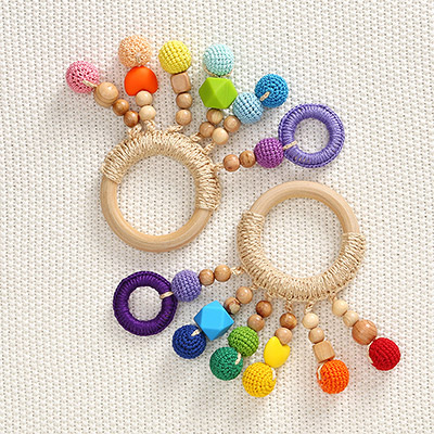 Грызунок "Радуга" деревянно-вязаный - миниатюра фотографии товара в каталоге ЛиноБамбино