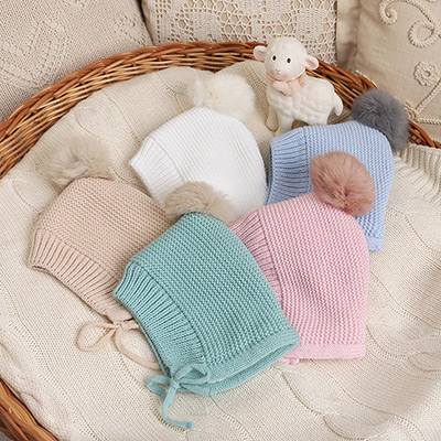 Фото товара "Вязаная шапочка-чепчик тиффани с помпоном" из магазина ЛиноБамбино