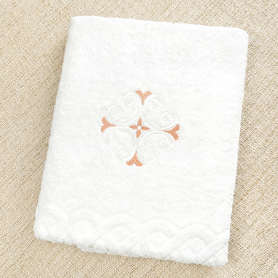 Фото товара "Классическое крестильное полотенце "Кудрявый крестик"" при наведении