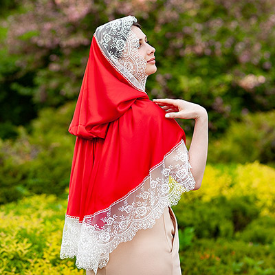 Фото товара "Красный платок с капюшоном "Каролина"" из магазина ЛиноБамбино