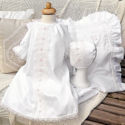 Крестильный комплект "Бусинка" для девочки с пеленкой - миниатюра фотографии товара в каталоге ЛиноБамбино